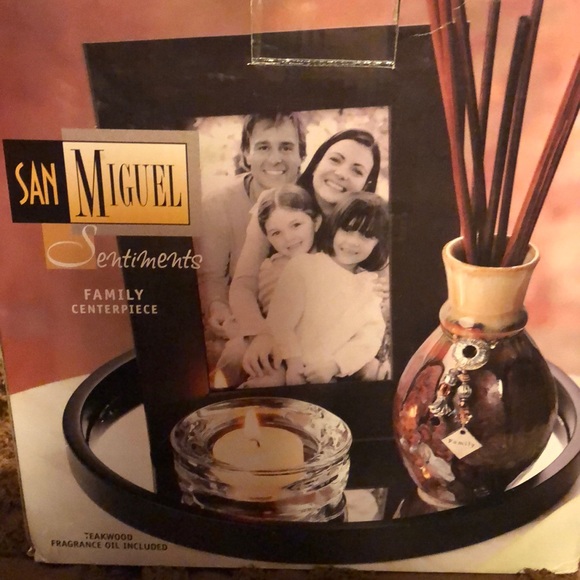 Family centerpiece - Picture 4 of 8